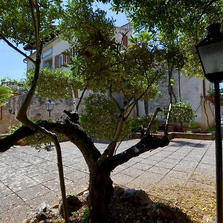 Galant בית הארחה 3*